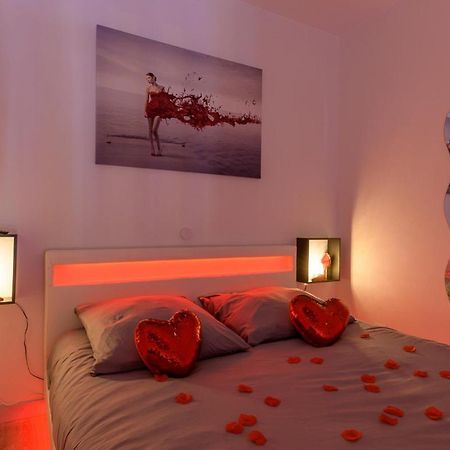 Love Room - Suite Romantique Avec Spa Privatif Le Puy-en-Velay Ngoại thất bức ảnh