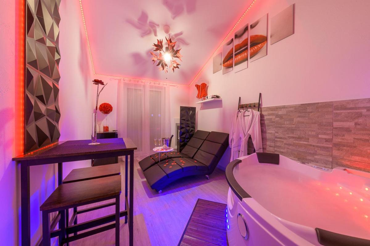 Love Room - Suite Romantique Avec Spa Privatif Le Puy-en-Velay Ngoại thất bức ảnh