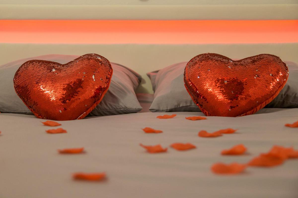 Love Room - Suite Romantique Avec Spa Privatif Le Puy-en-Velay Ngoại thất bức ảnh