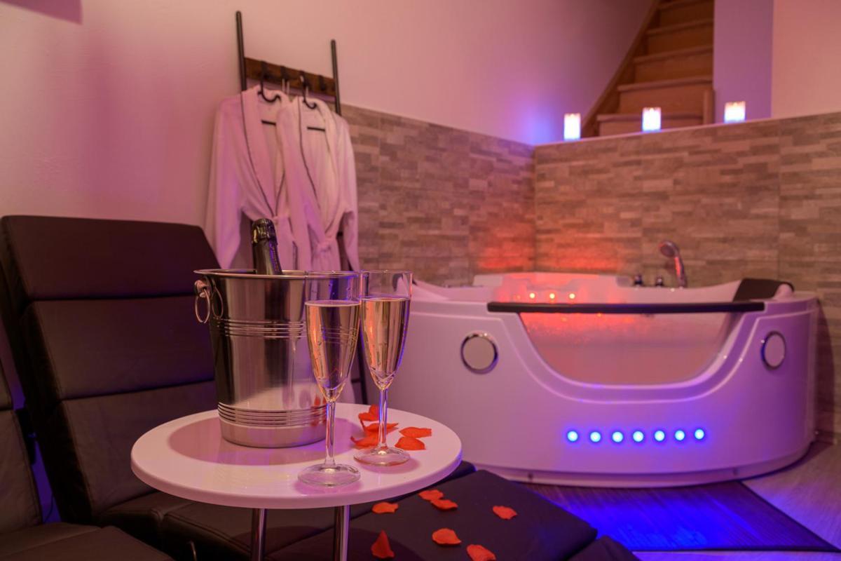 Love Room - Suite Romantique Avec Spa Privatif Le Puy-en-Velay Ngoại thất bức ảnh