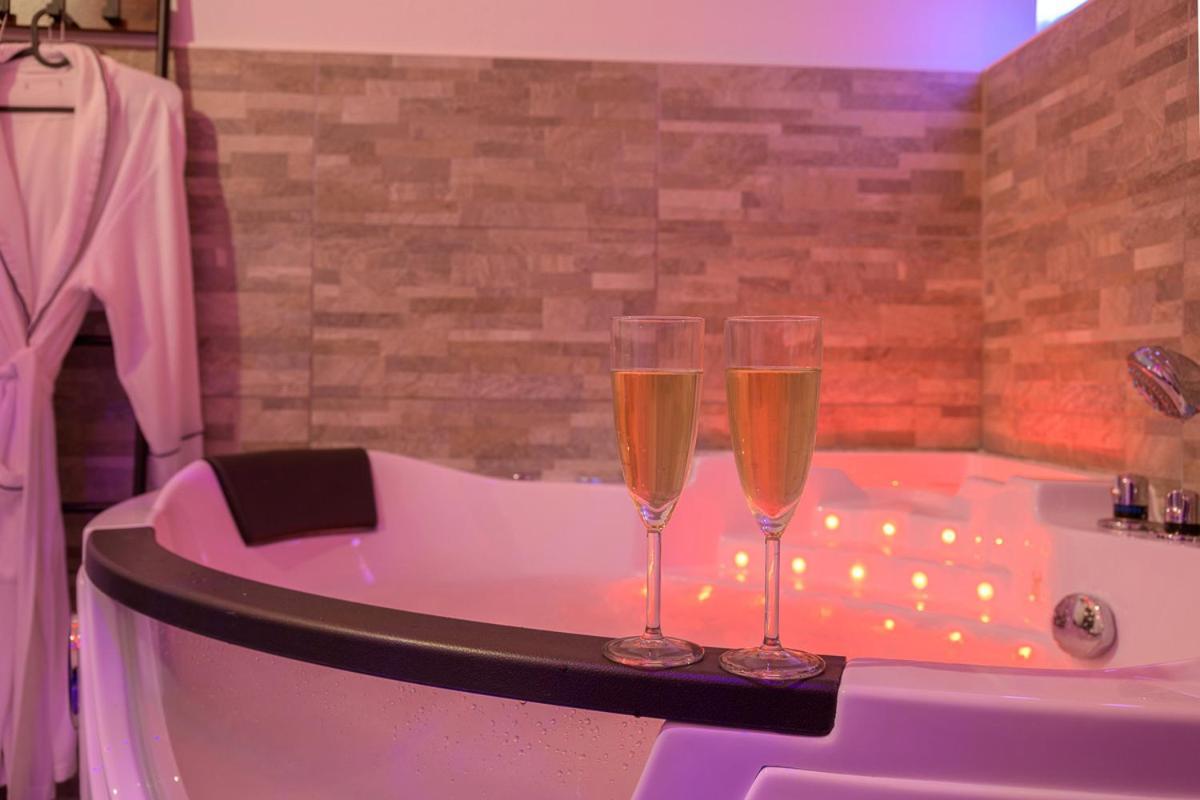 Love Room - Suite Romantique Avec Spa Privatif Le Puy-en-Velay Ngoại thất bức ảnh