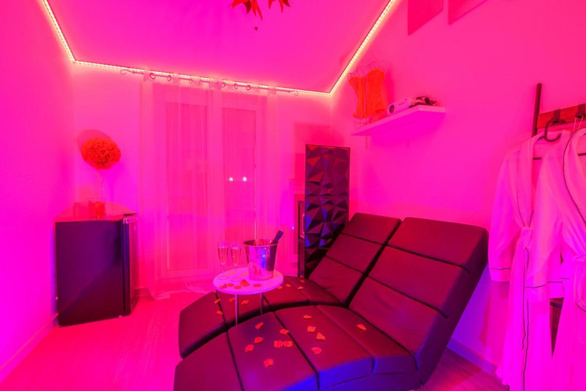 Love Room - Suite Romantique Avec Spa Privatif Le Puy-en-Velay Ngoại thất bức ảnh