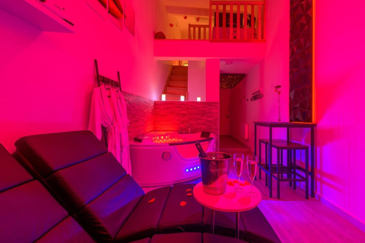 Love Room - Suite Romantique Avec Spa Privatif Le Puy-en-Velay Ngoại thất bức ảnh