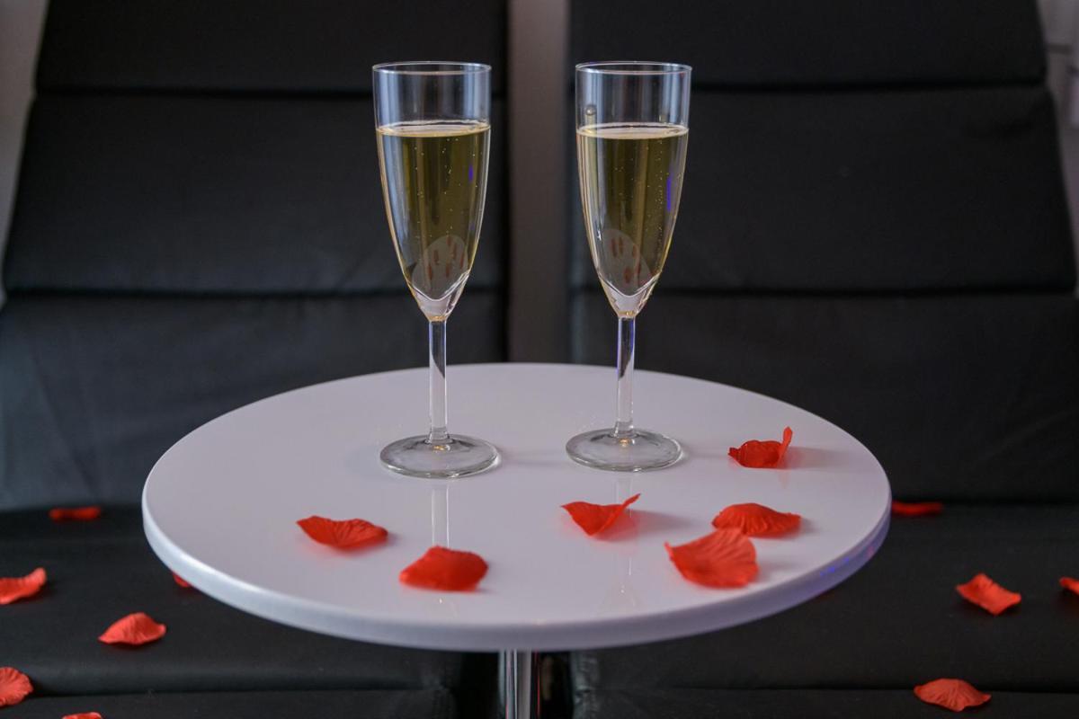 Love Room - Suite Romantique Avec Spa Privatif Le Puy-en-Velay Ngoại thất bức ảnh