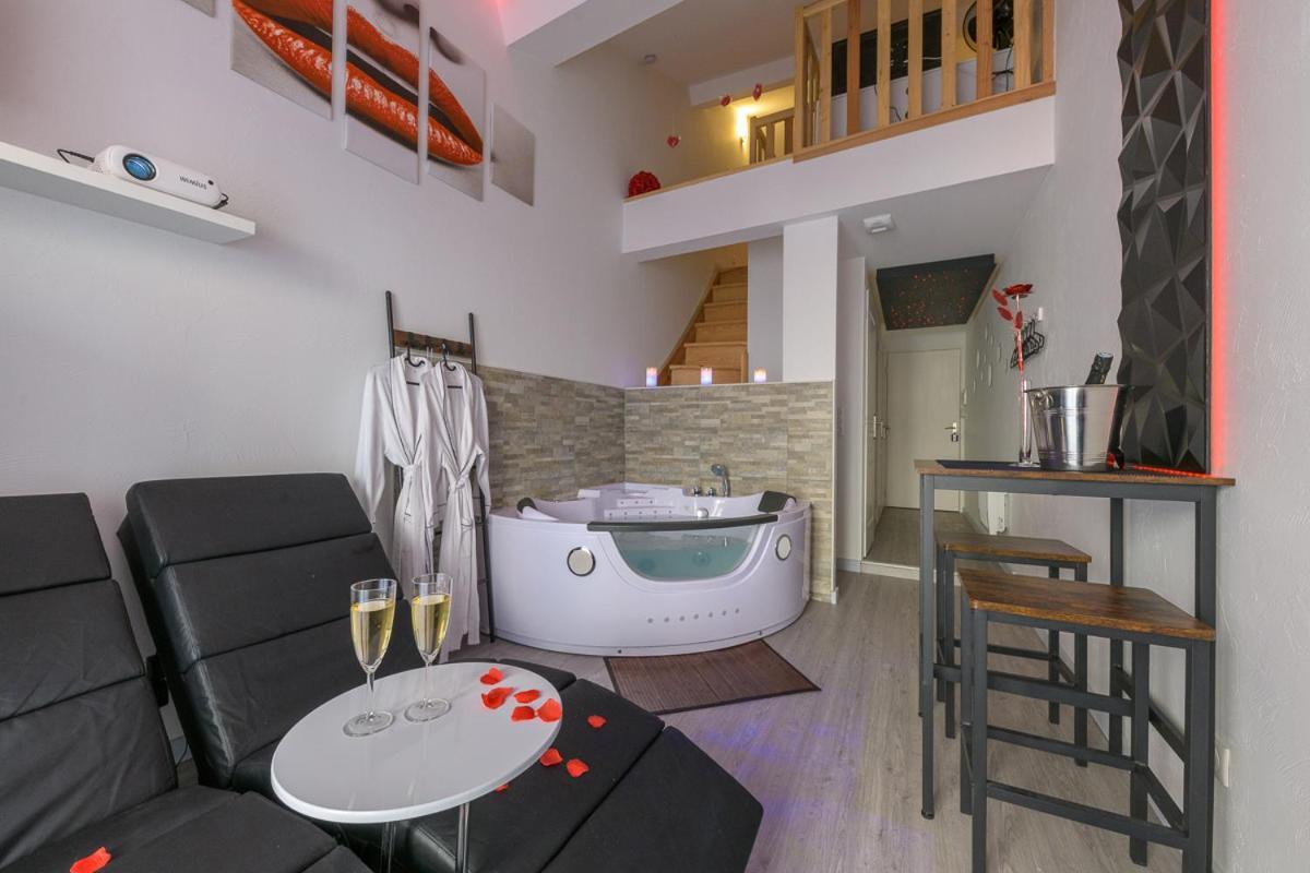 Love Room - Suite Romantique Avec Spa Privatif Le Puy-en-Velay Ngoại thất bức ảnh