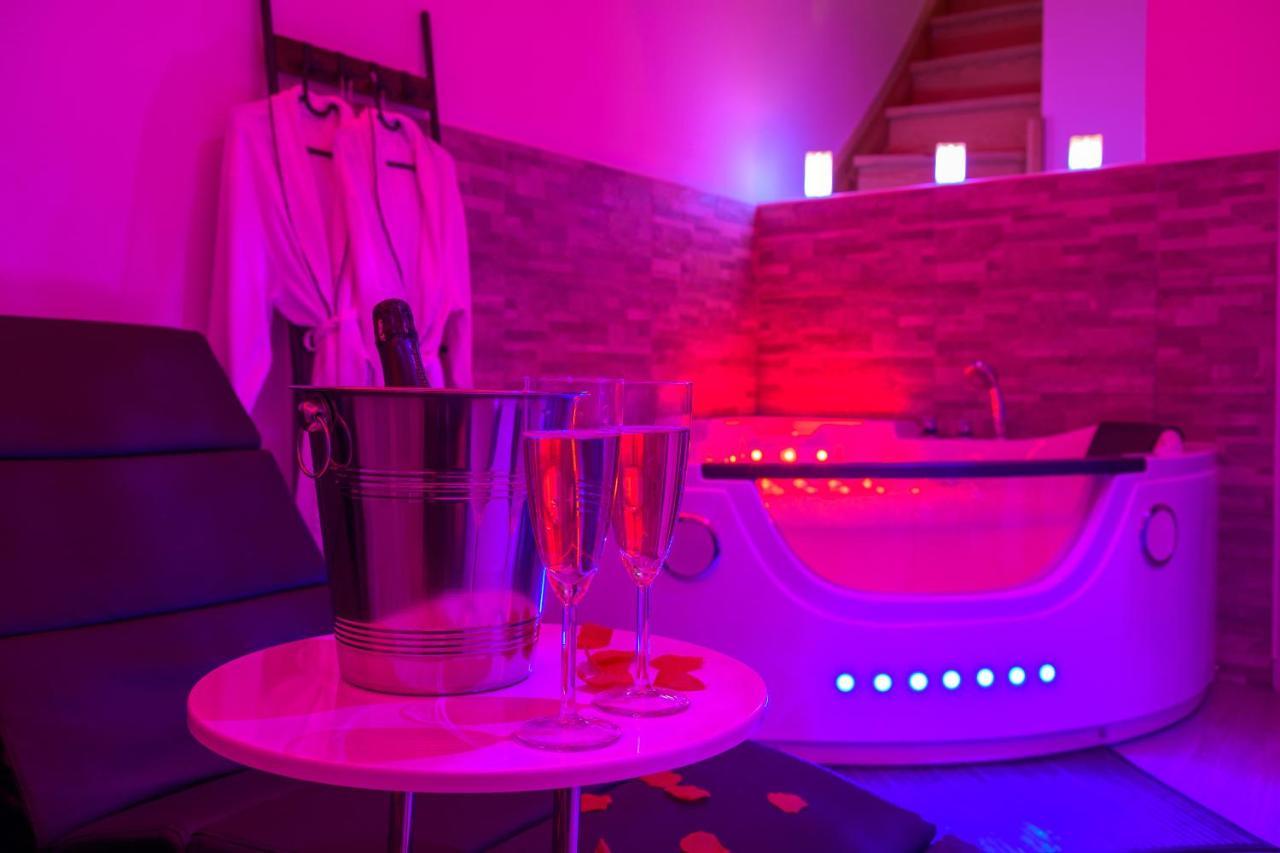 Love Room - Suite Romantique Avec Spa Privatif Le Puy-en-Velay Ngoại thất bức ảnh